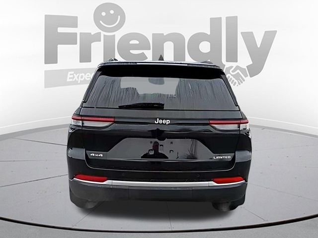 New 2026 Diamond Black Crystal Pearlcoat Jeep Limited image 4