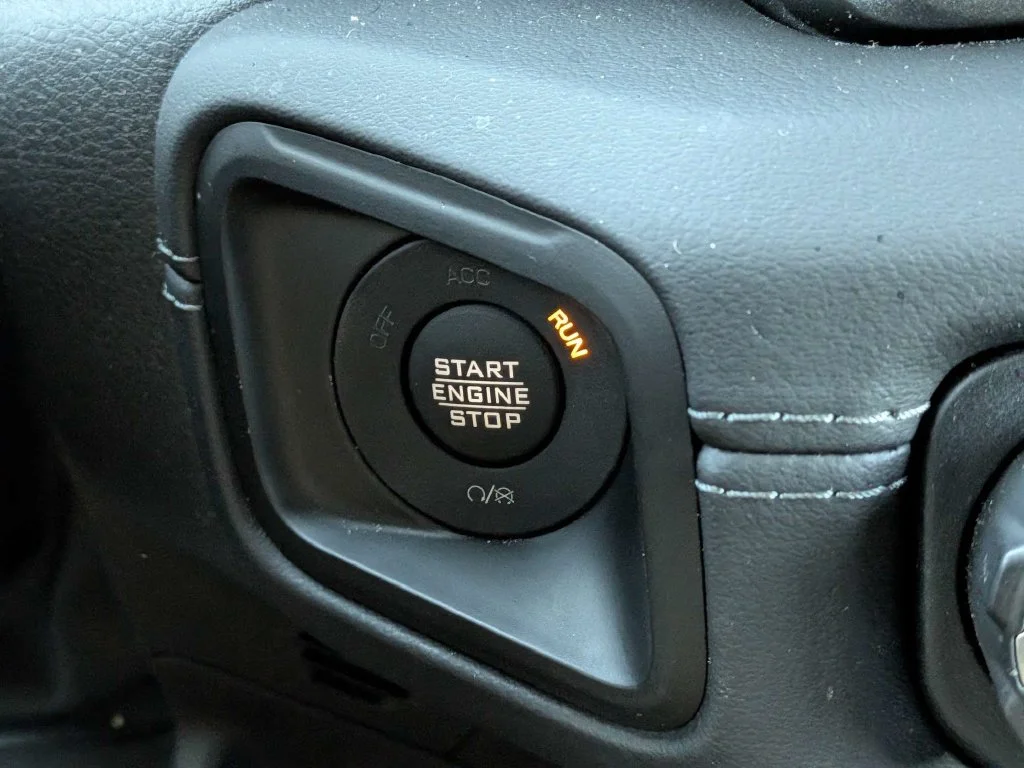 Used 2025 Blue Jeep Sahara image 21