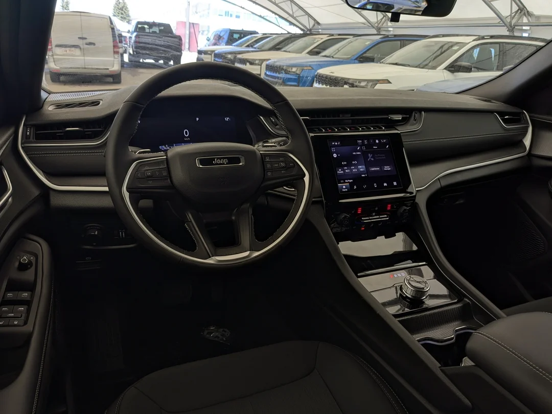 New 2026 White Jeep Laredo - - 4x4 - Classic Theme - 8.4-inch Touchscreen - Heated Seats & Steering Wheel & More! image 25