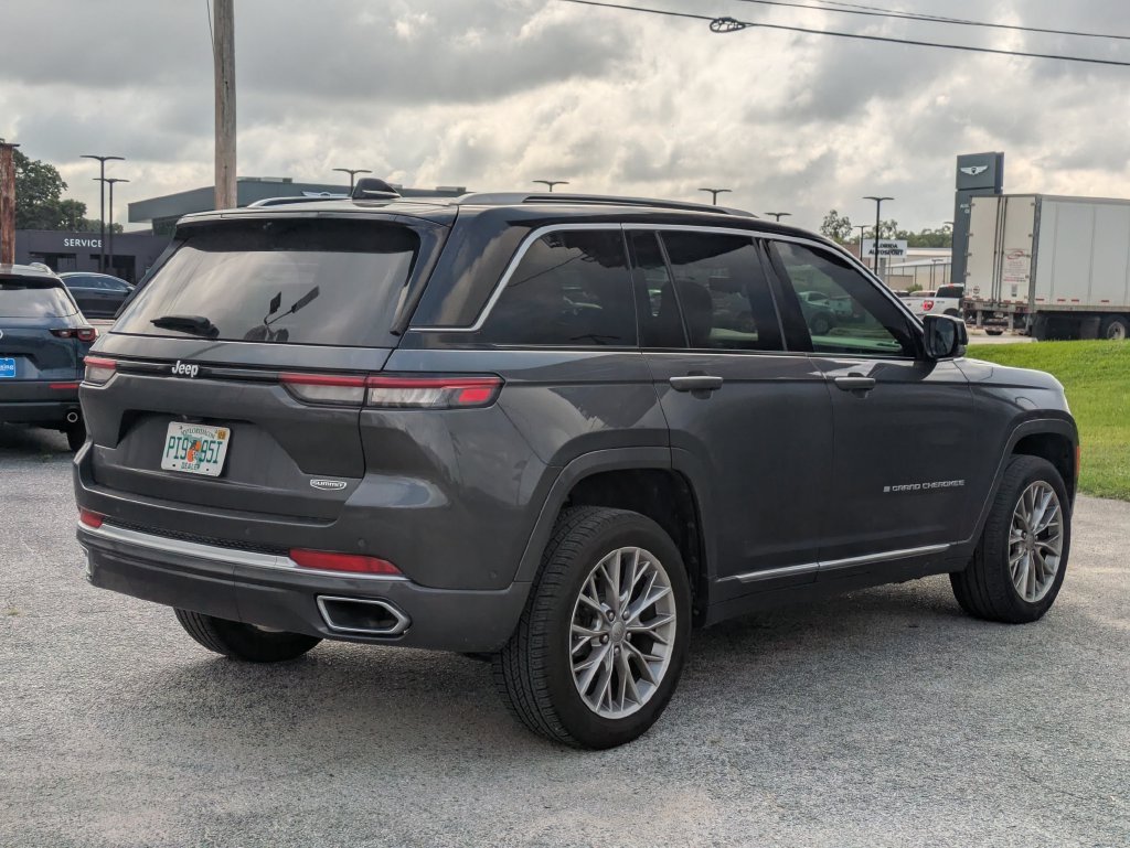 Used 2022 Gray Jeep Summit image 5