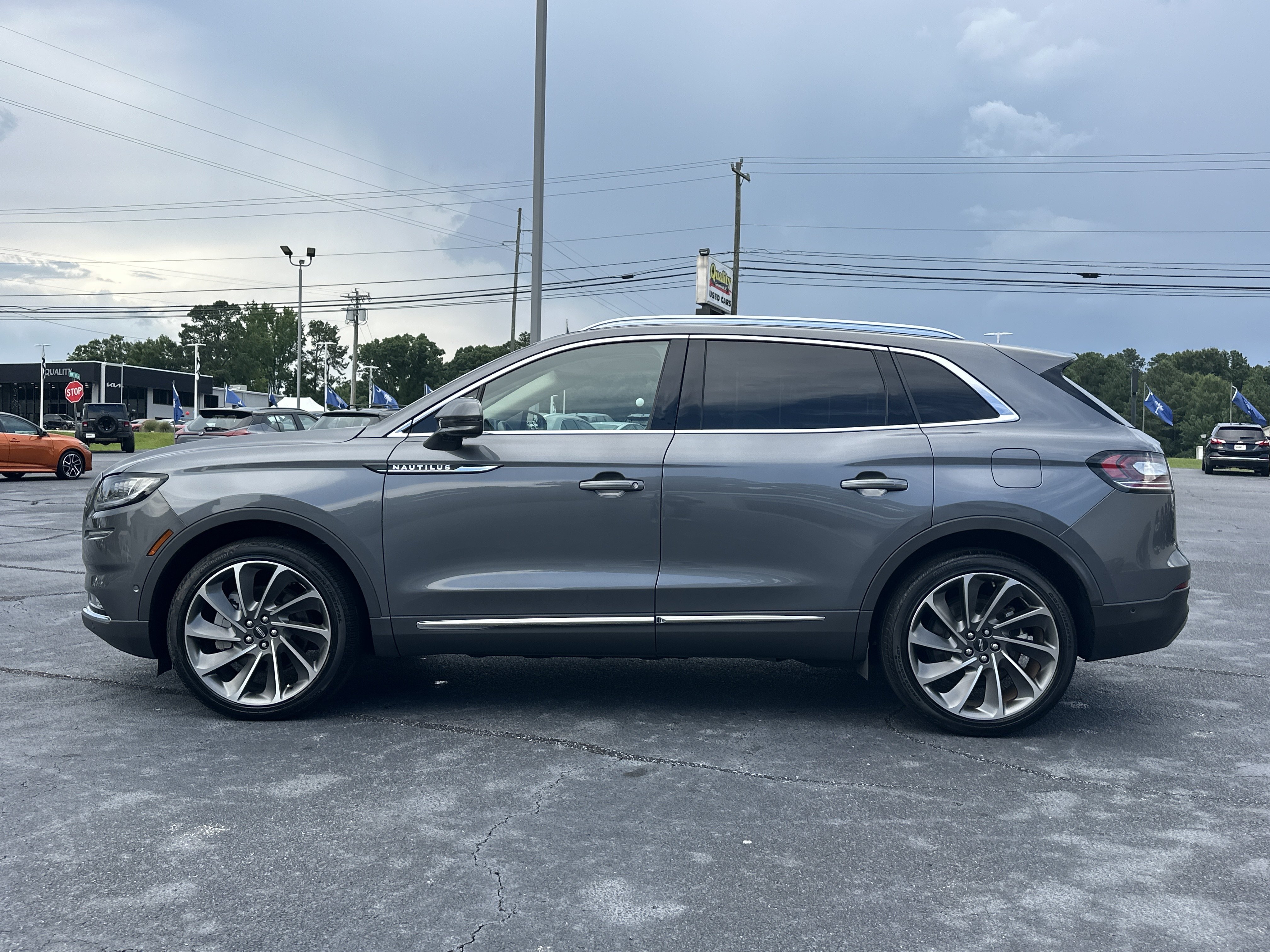 Used 2022 Gray Lincoln Reserve image 5