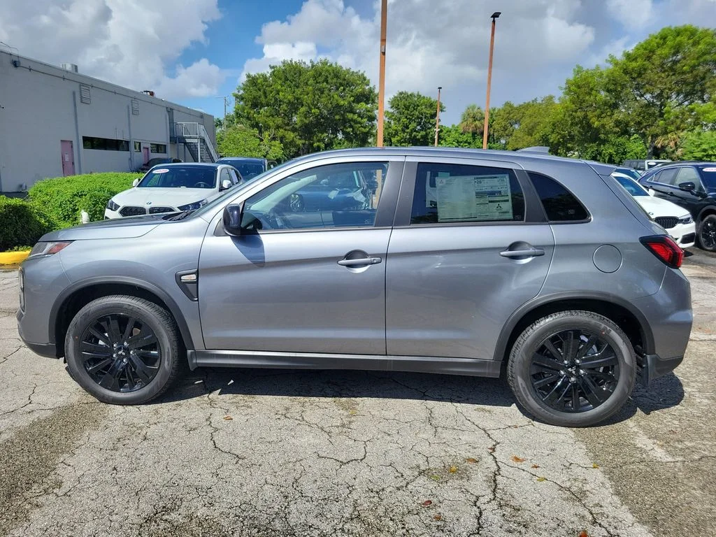 New 2027 MERCURY GRAY METALLIC Mitsubishi 2.0 LE AWC image 4