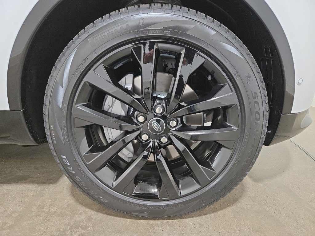 New 2026 Fuji White Land Rover Dynamic SE image 29