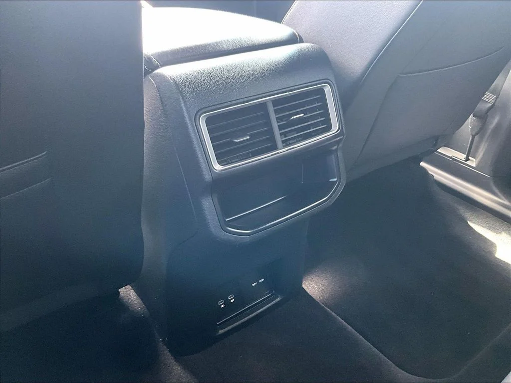 Certified Used 2025  Volkswagen 2.0T SE w/Technology image 12