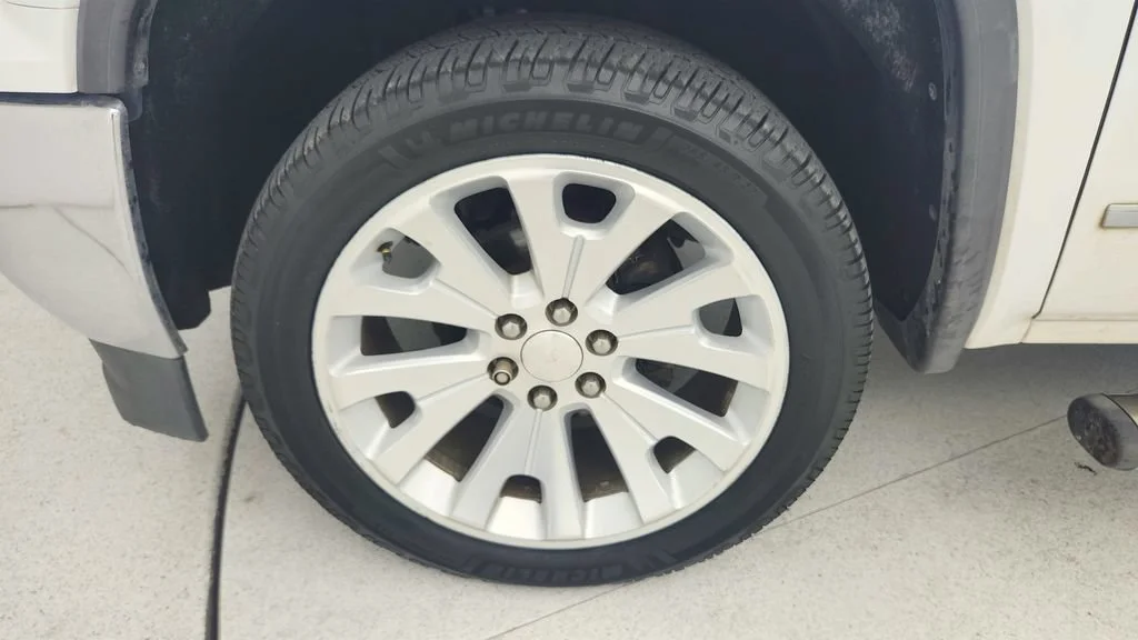 Used 2018 SUMMIT WHITE GMC SLT image 25
