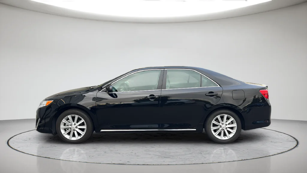 Used 2014 Black Toyota XLE image 5
