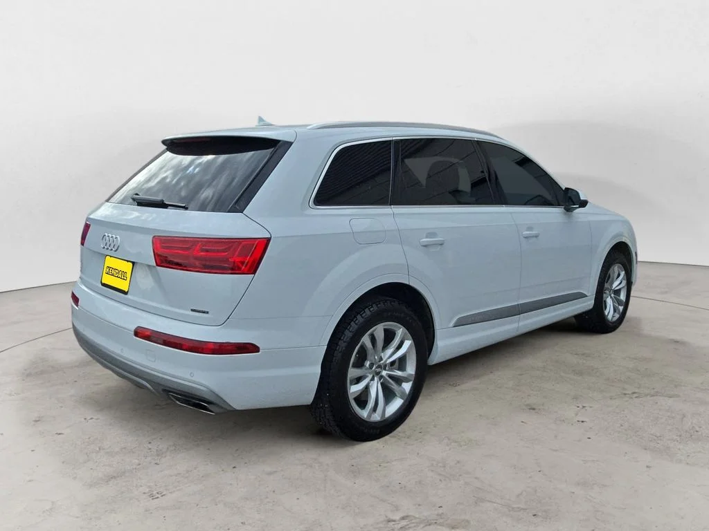 Used 2019 White Audi 45 SE Premium image 5