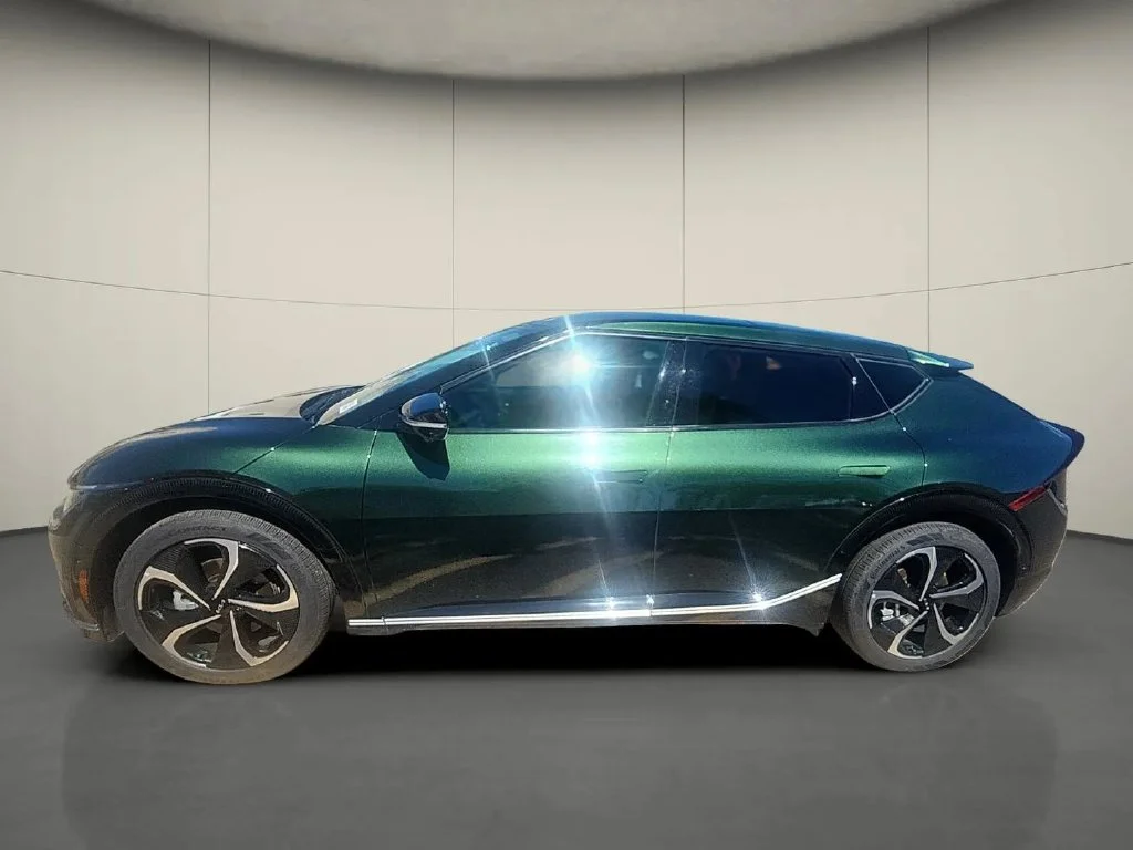 Used 2023 Green Kia GT-Line image 4
