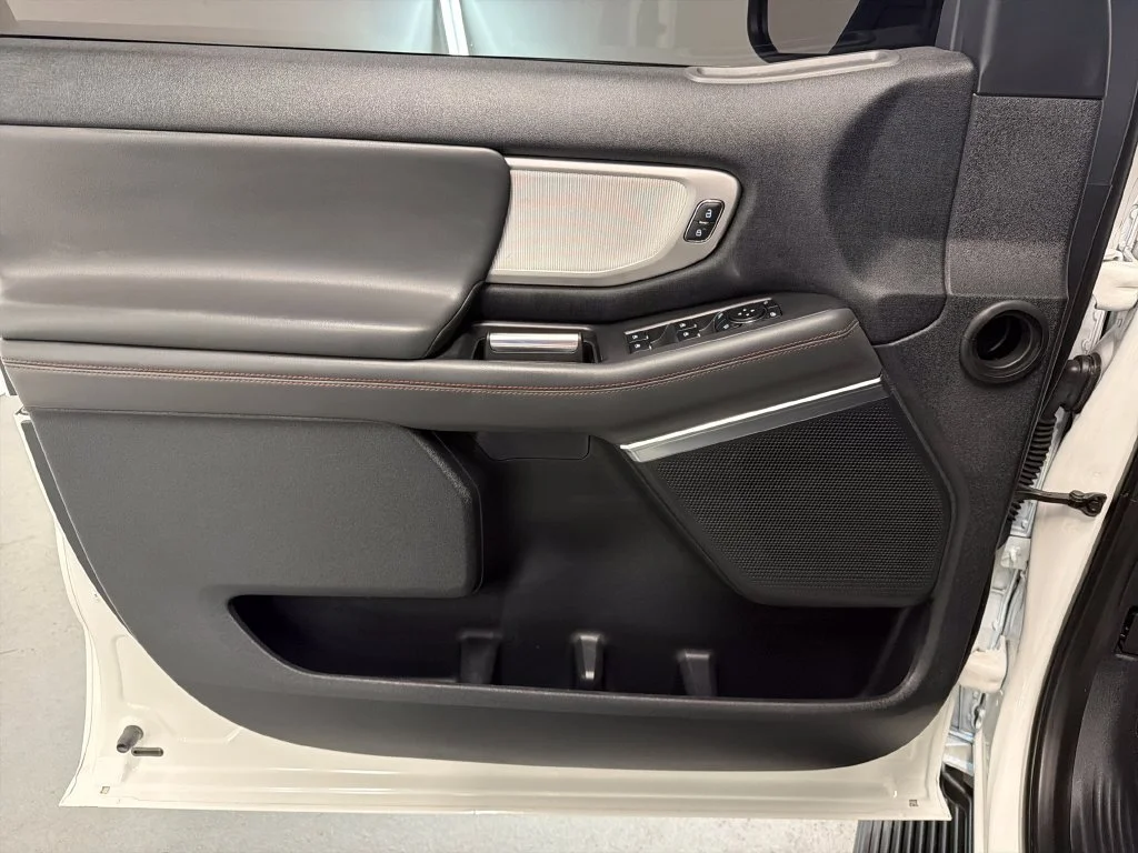 Used 2025 Star White Meta Ford Active image 20