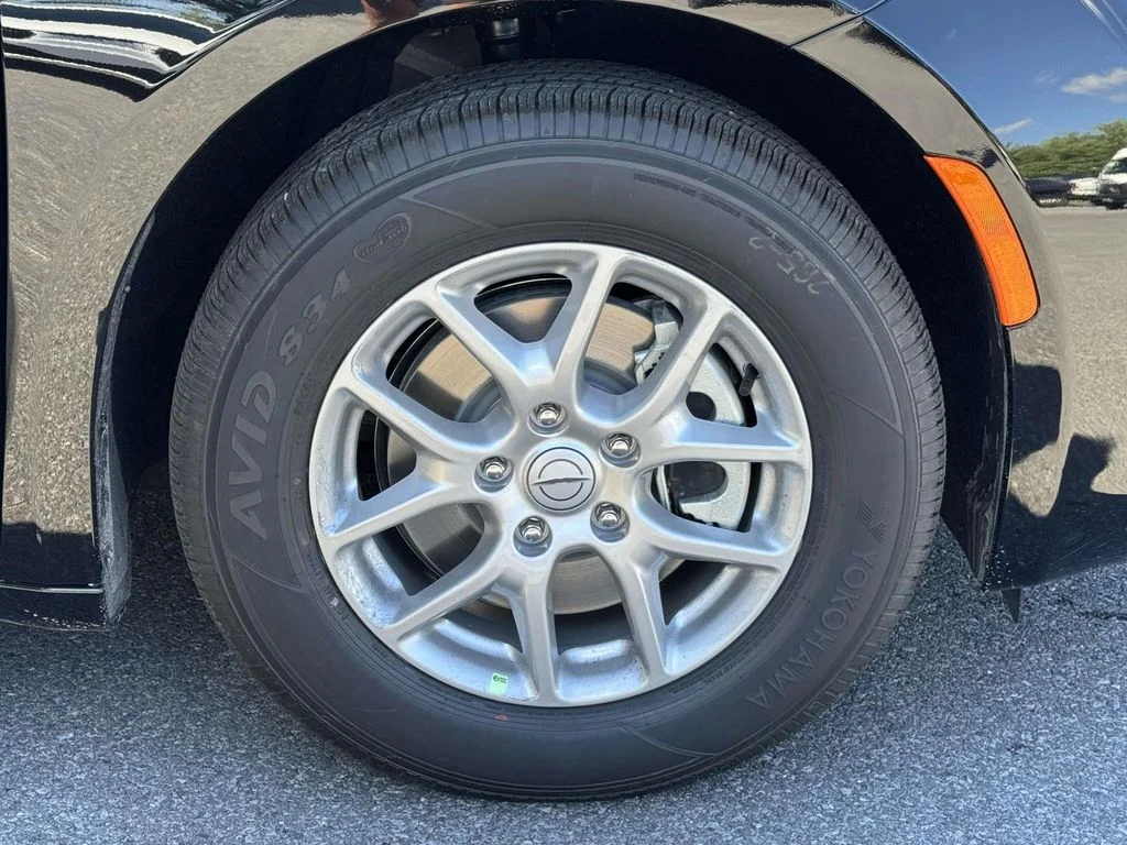 2026 Chrysler Voyager LX - Photo 12
