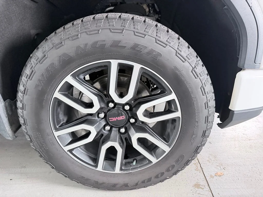 Used 2023 White GMC AT4 image 4