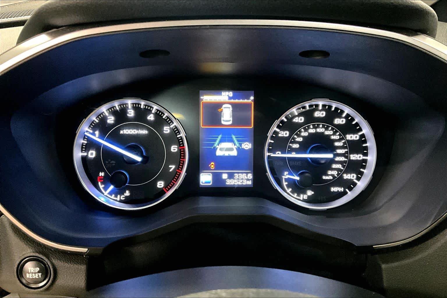 Used 2022 Crystal White Pearl Subaru Limited image 24