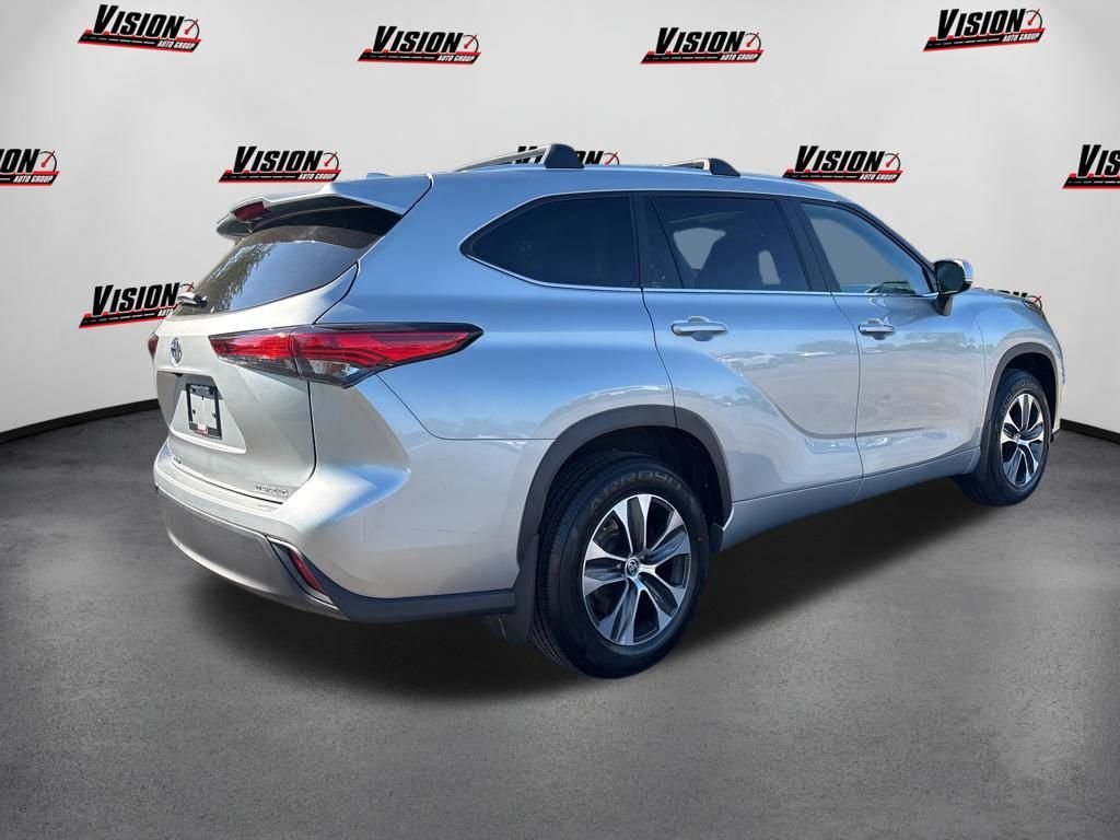Used 2023 Silver Toyota XLE image 5