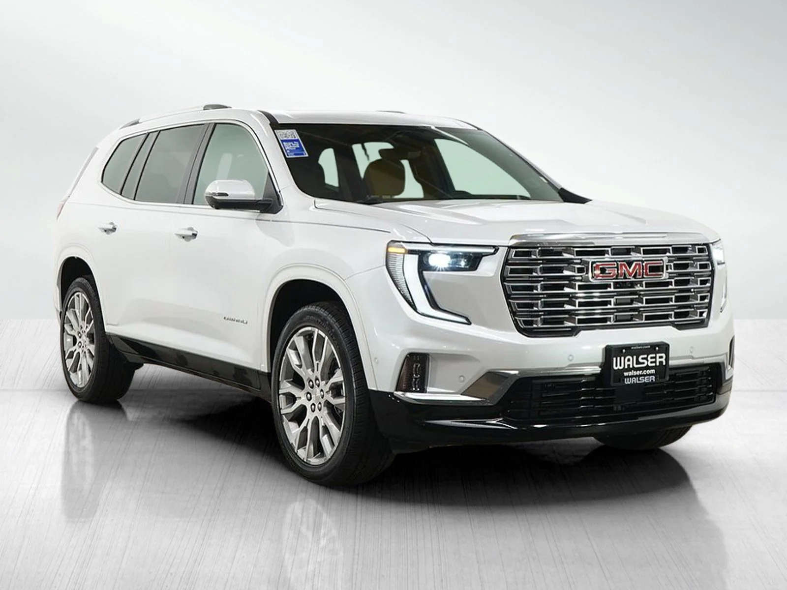 Used 2025 White Frost Tricoat GMC Denali image 7