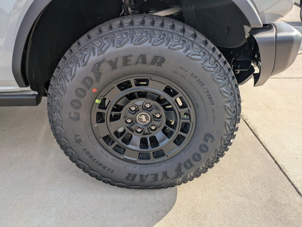 New 2026 Avalanche Gray Ford Badlands image 10