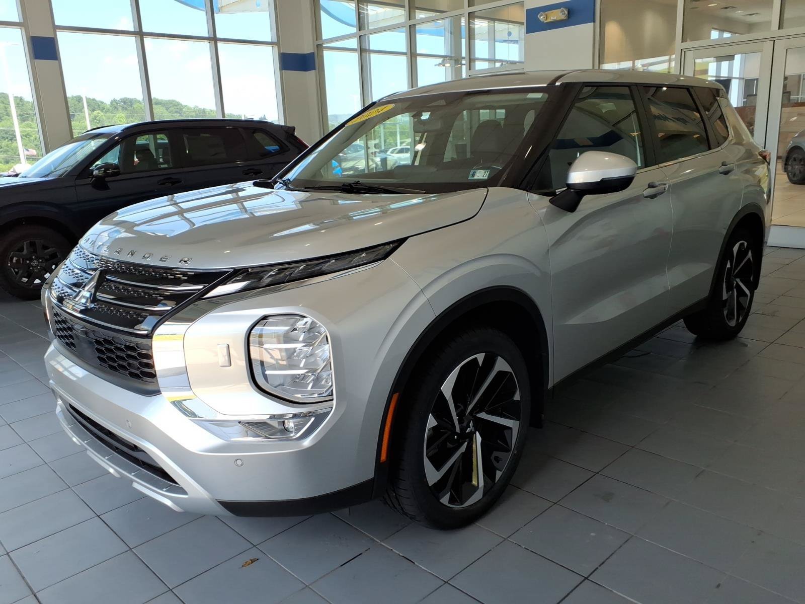 Used 2024 Alloy Silver Metallic Mitsubishi SE image 8