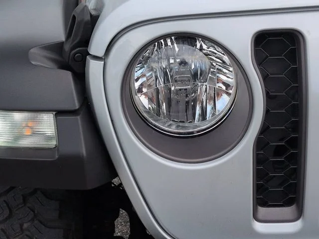 Used 2023 Silver Jeep Mojave image 10