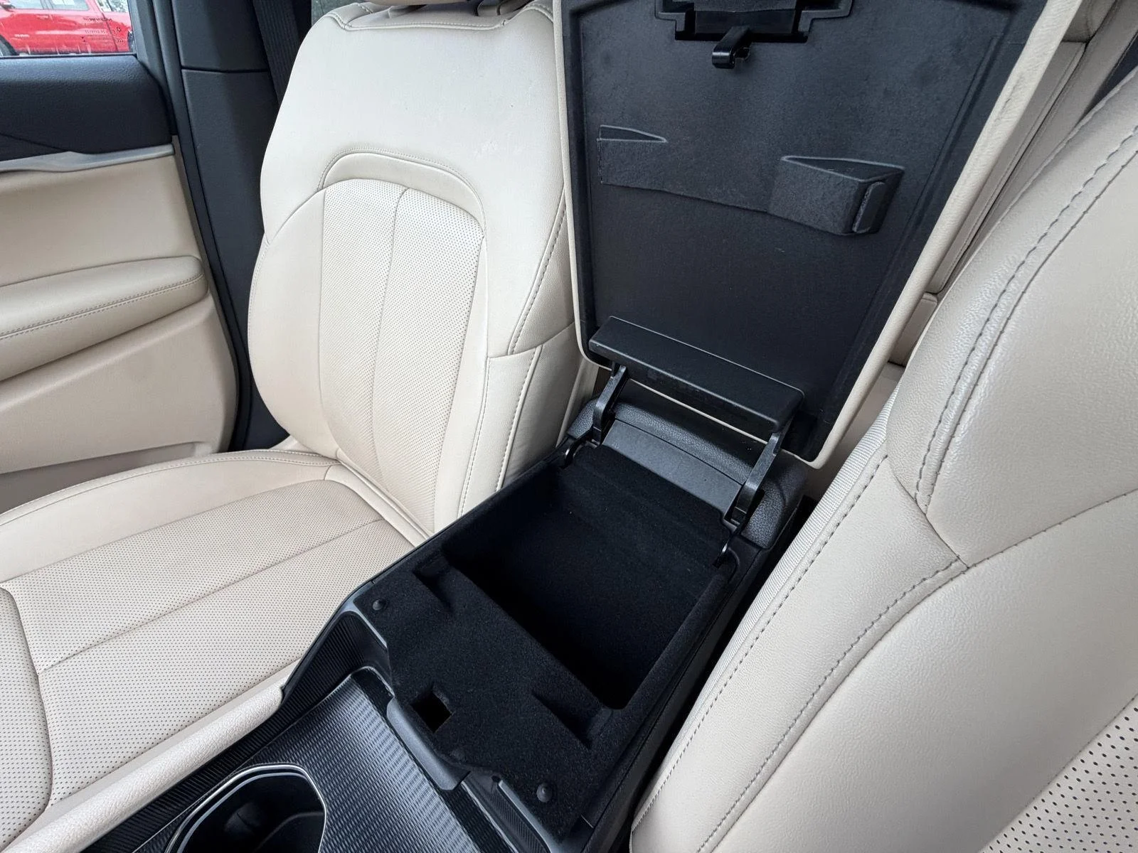 Used 2025 Diamond Black Crystal Pearlcoat Jeep Limited image 14