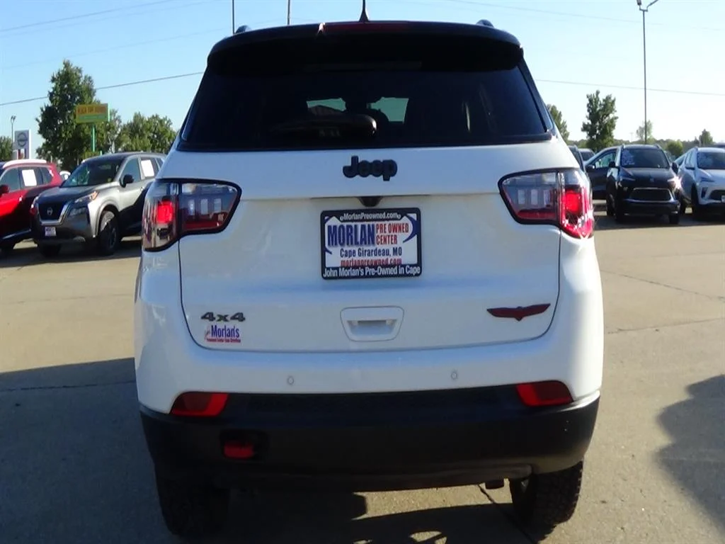 Used 2024 Bright White Clear Coat (pw7) Jeep Trailhawk image 7