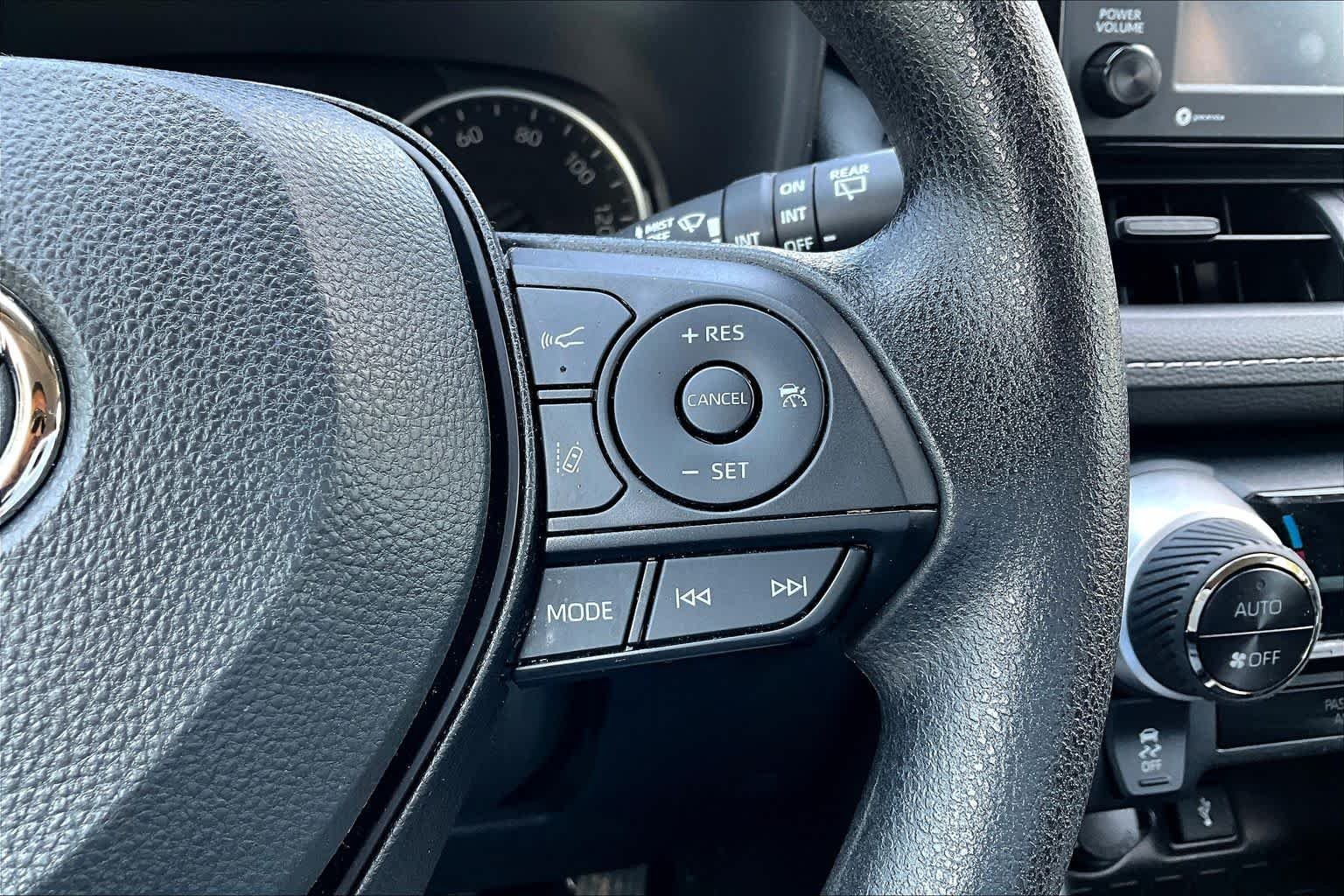 2022 Toyota RAV4 XLE - Photo 43
