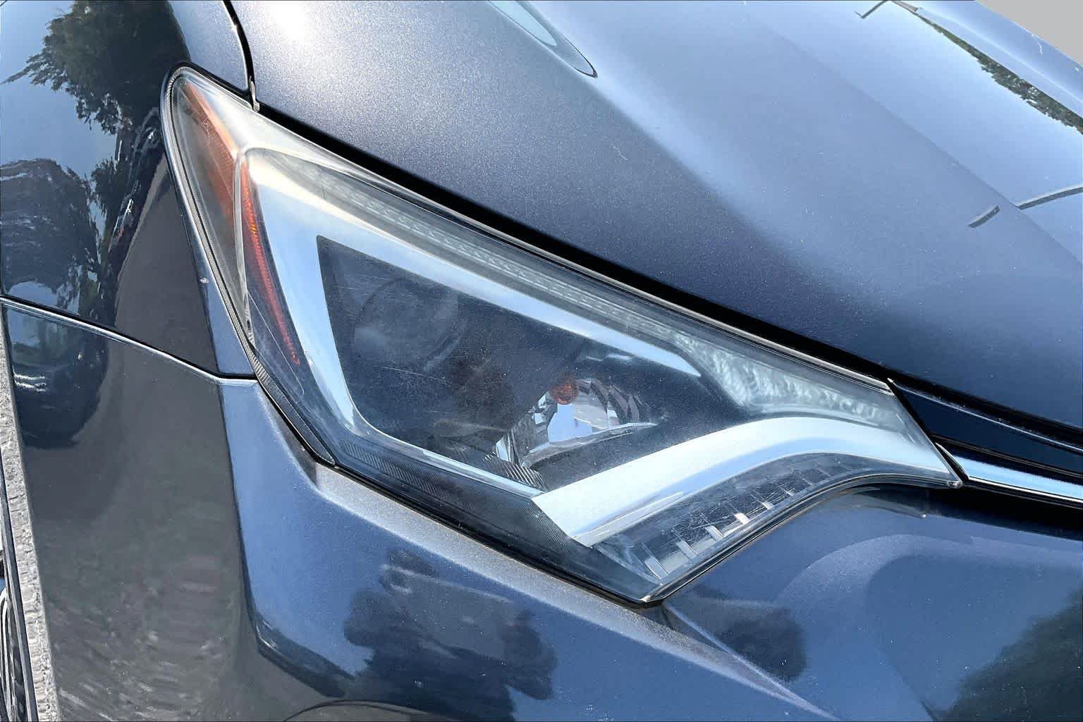 Used 2016 Magnetic Gray Metallic Toyota XLE image 28