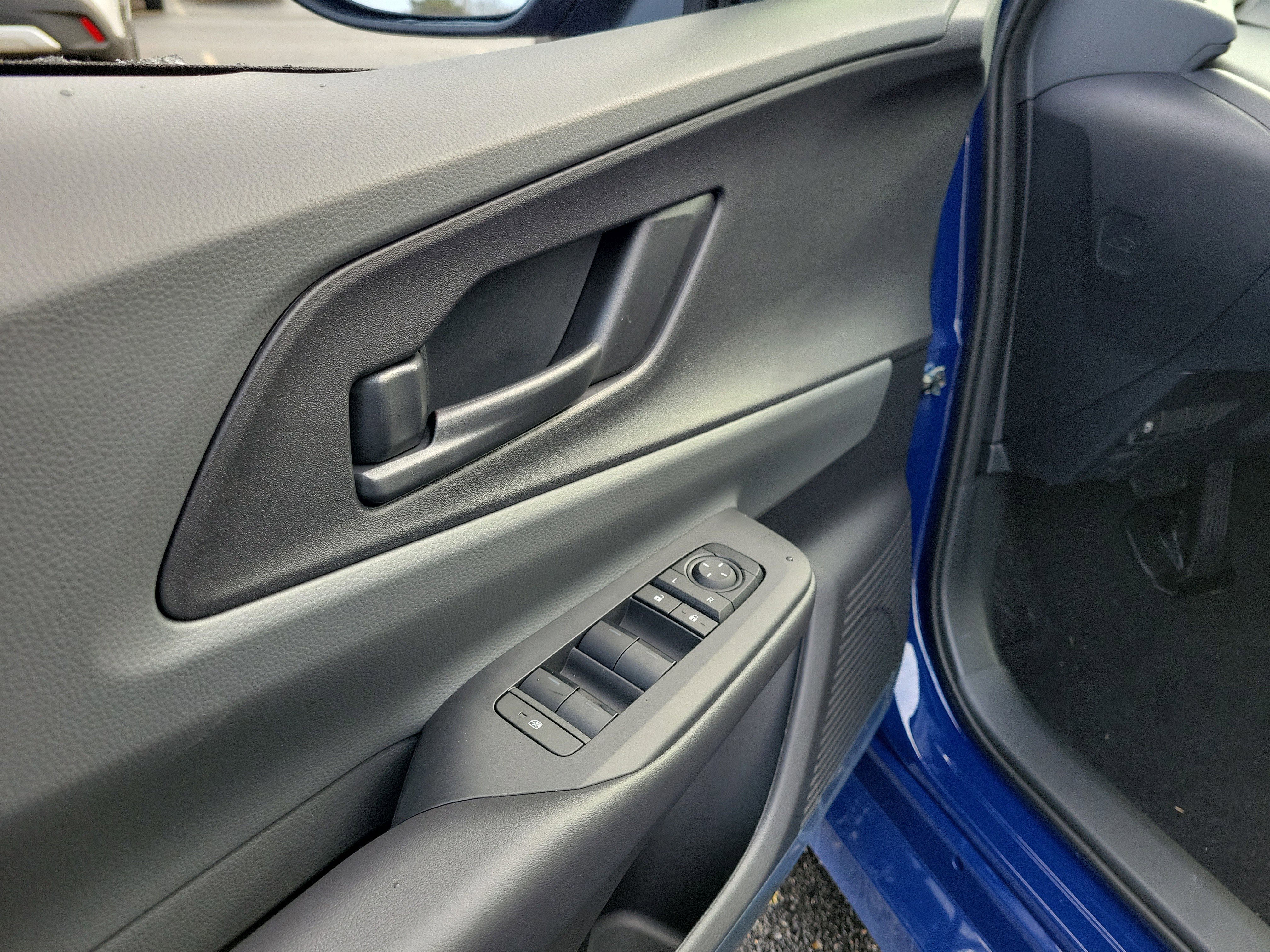 2026 Toyota Prius LE - Photo 18