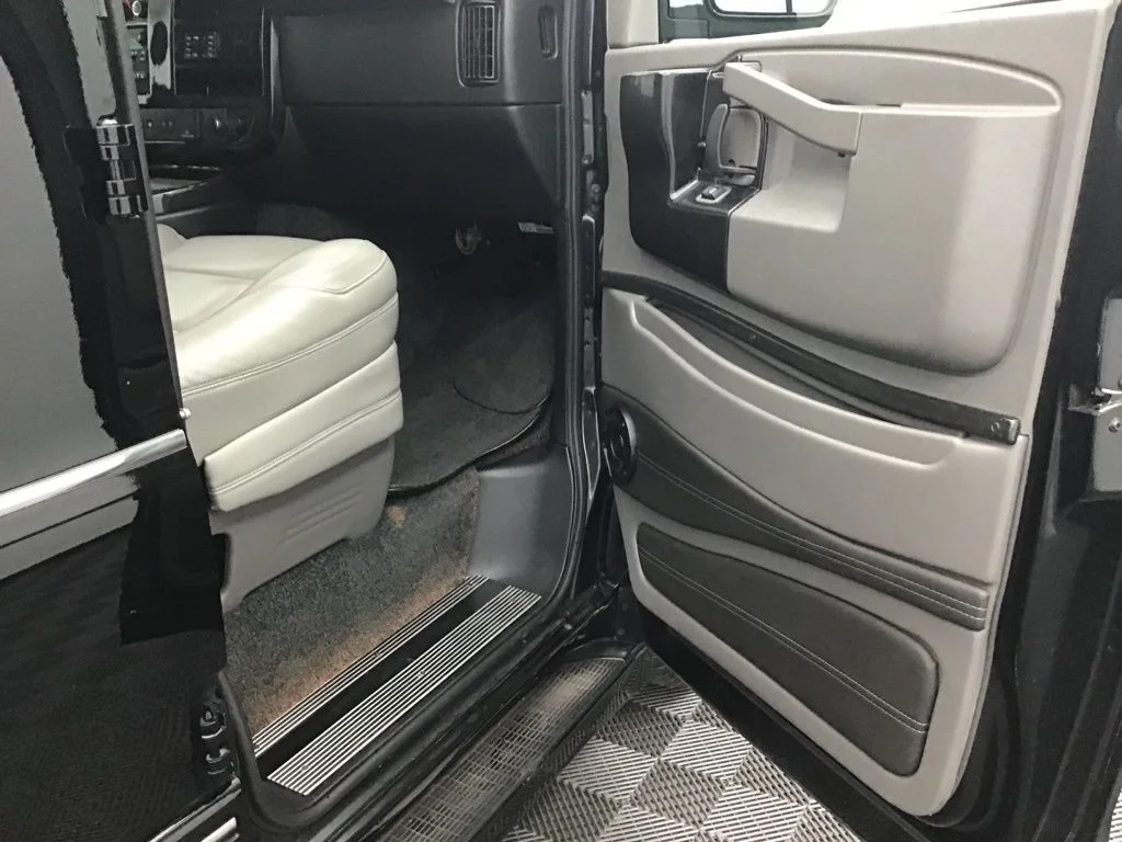 Used 2020 Black Chevrolet Explorer Limited SE image 39