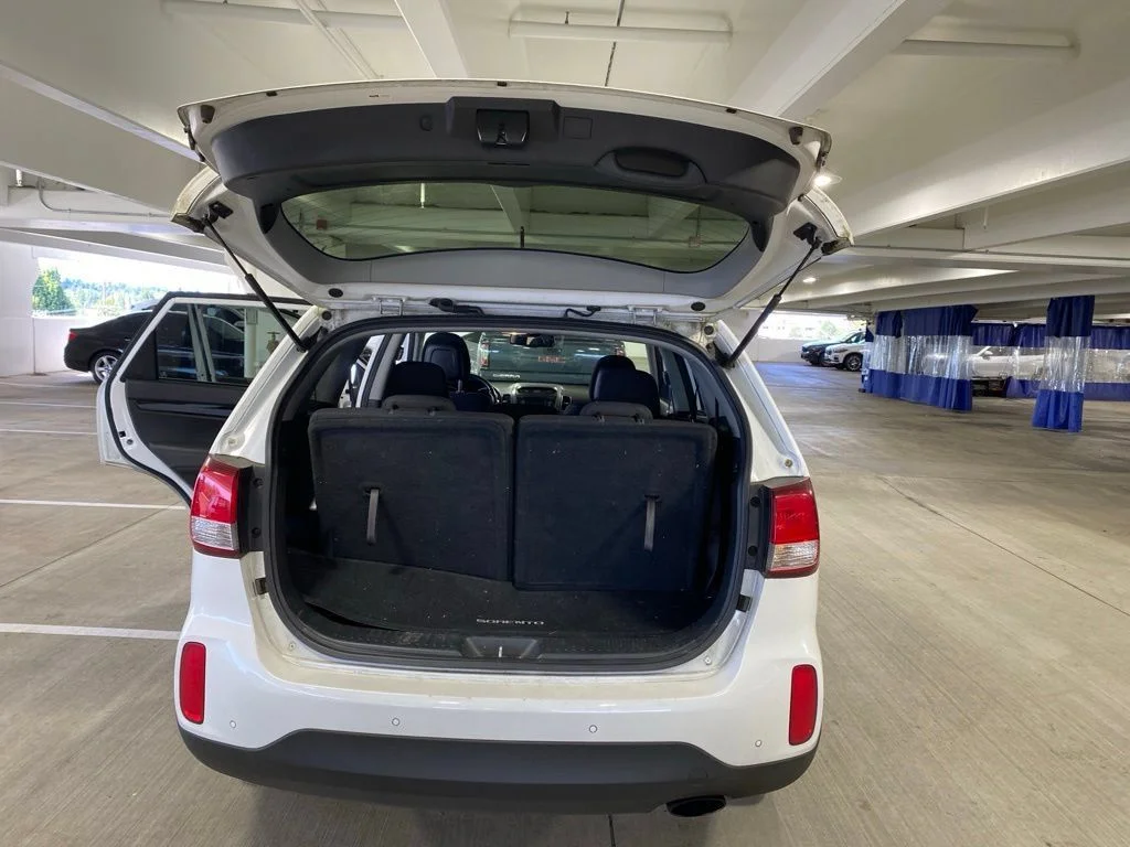 Used 2015 Snow White Pearl Kia LX image 7
