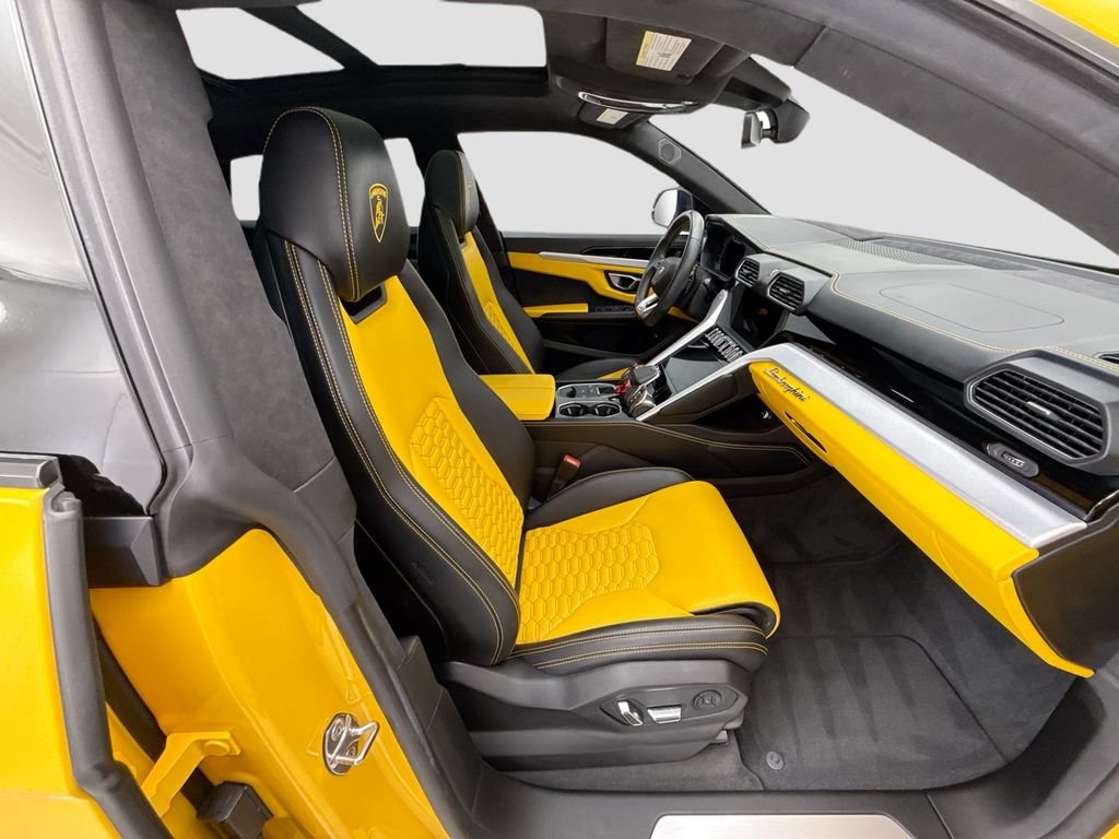 Used 2019 Black Lamborghini Base image 19