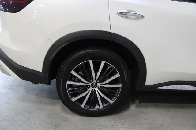 Used 2022 Black INFINITI Autograph image 29