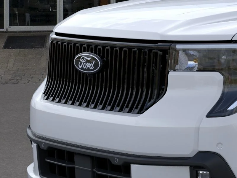 New 2025 Oxford White Ford Lobo High image 17