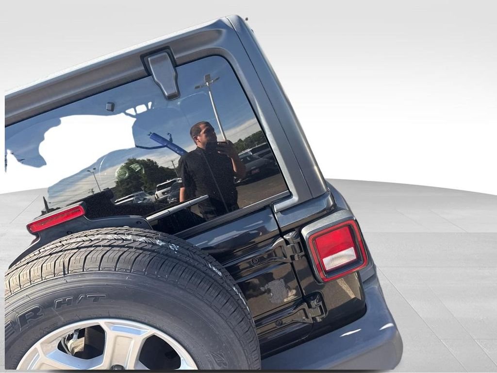 Used 2018 Black Jeep Sport S image 14