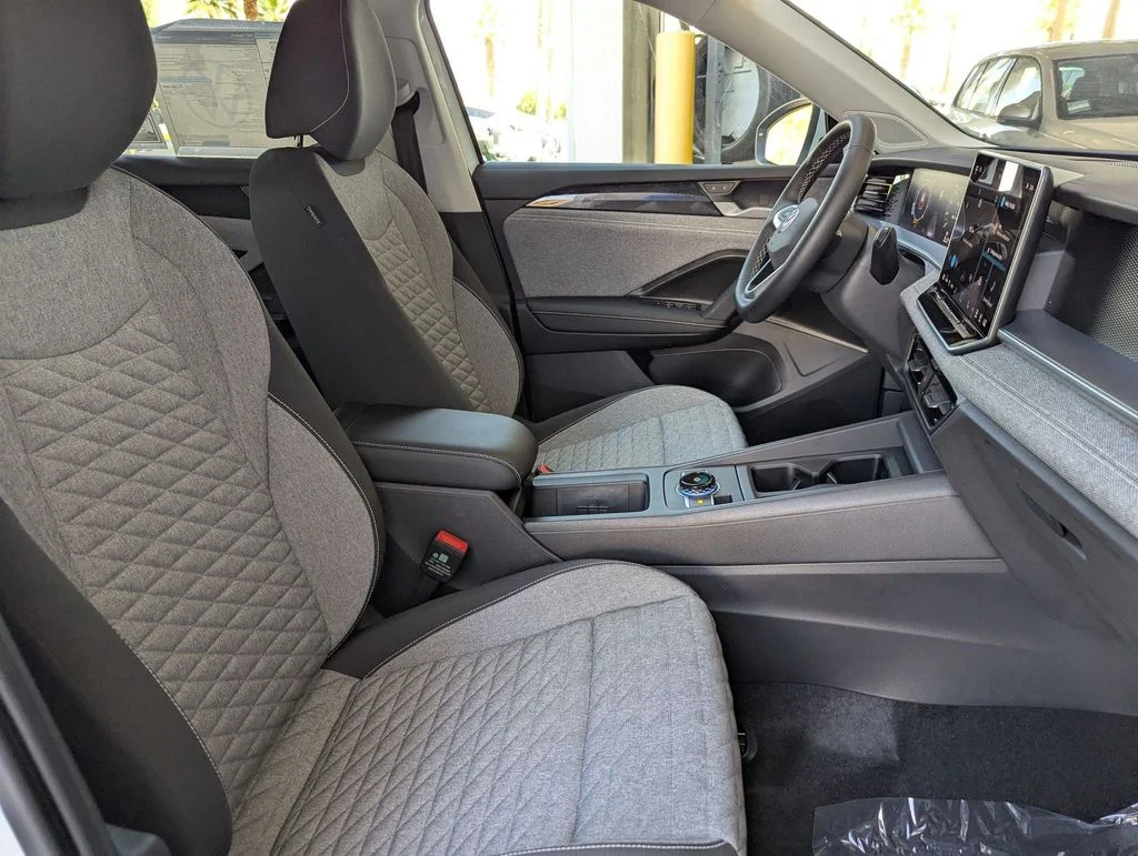 2025 Volkswagen Tiguan SE - Photo 20