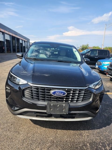 Used 2025 Agate Black Metallic Ford Active image 4