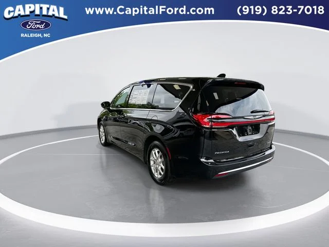 Used 2025 Black Chrysler Select image 6