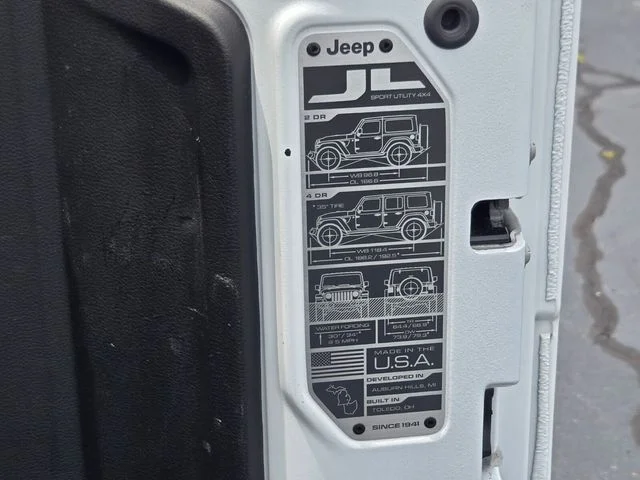 Used 2025 White Jeep Sport S image 17