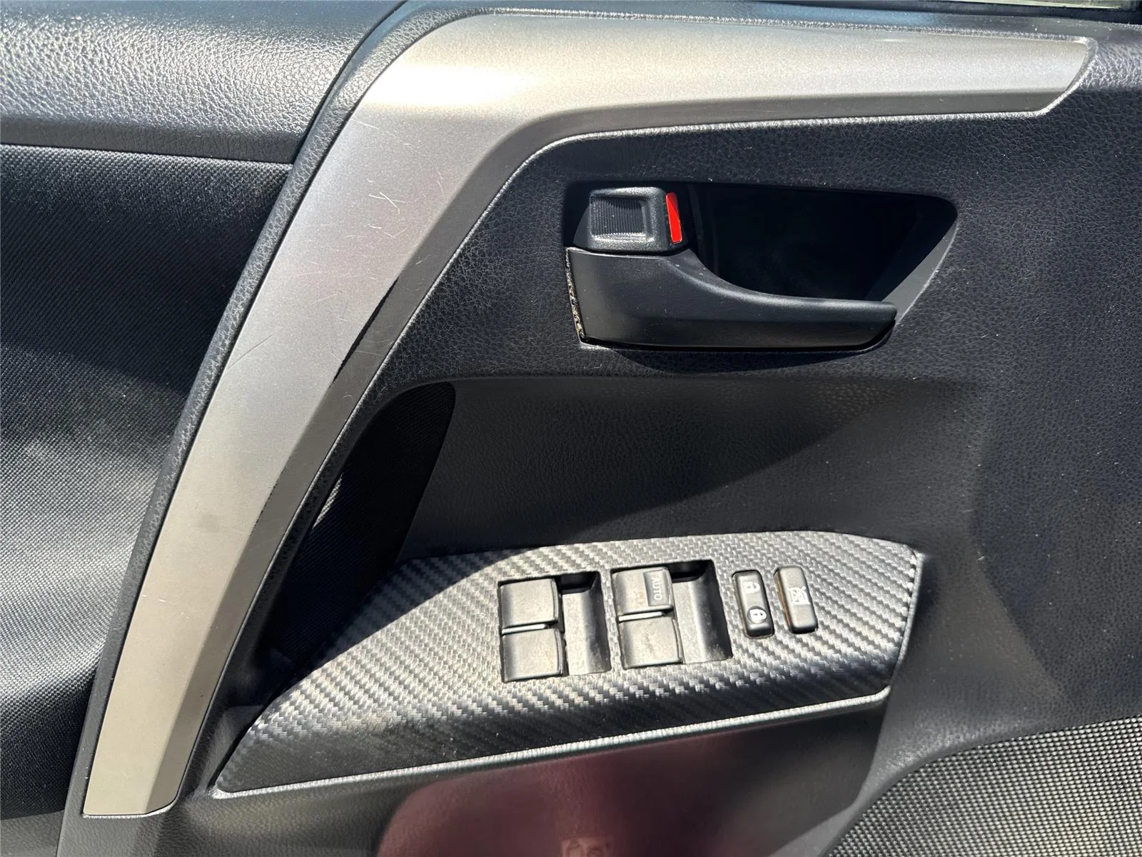 Used 2014 Pyrite Mica Toyota LE image 17