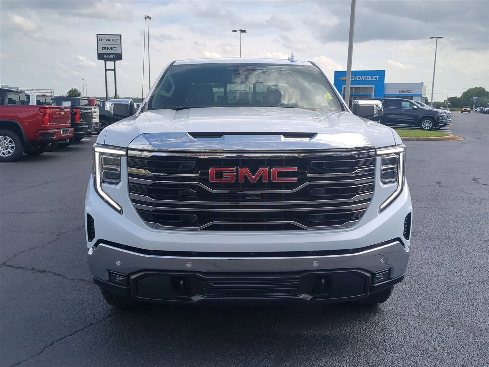 New 2026 Glacier White Tricoat GMC SLT image 27