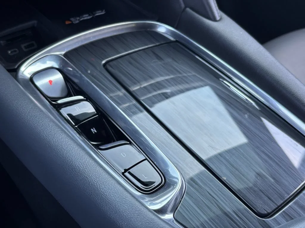 Used 2023 Includes Spectra Gray lower exterior accent color.) Buick Essence image 25