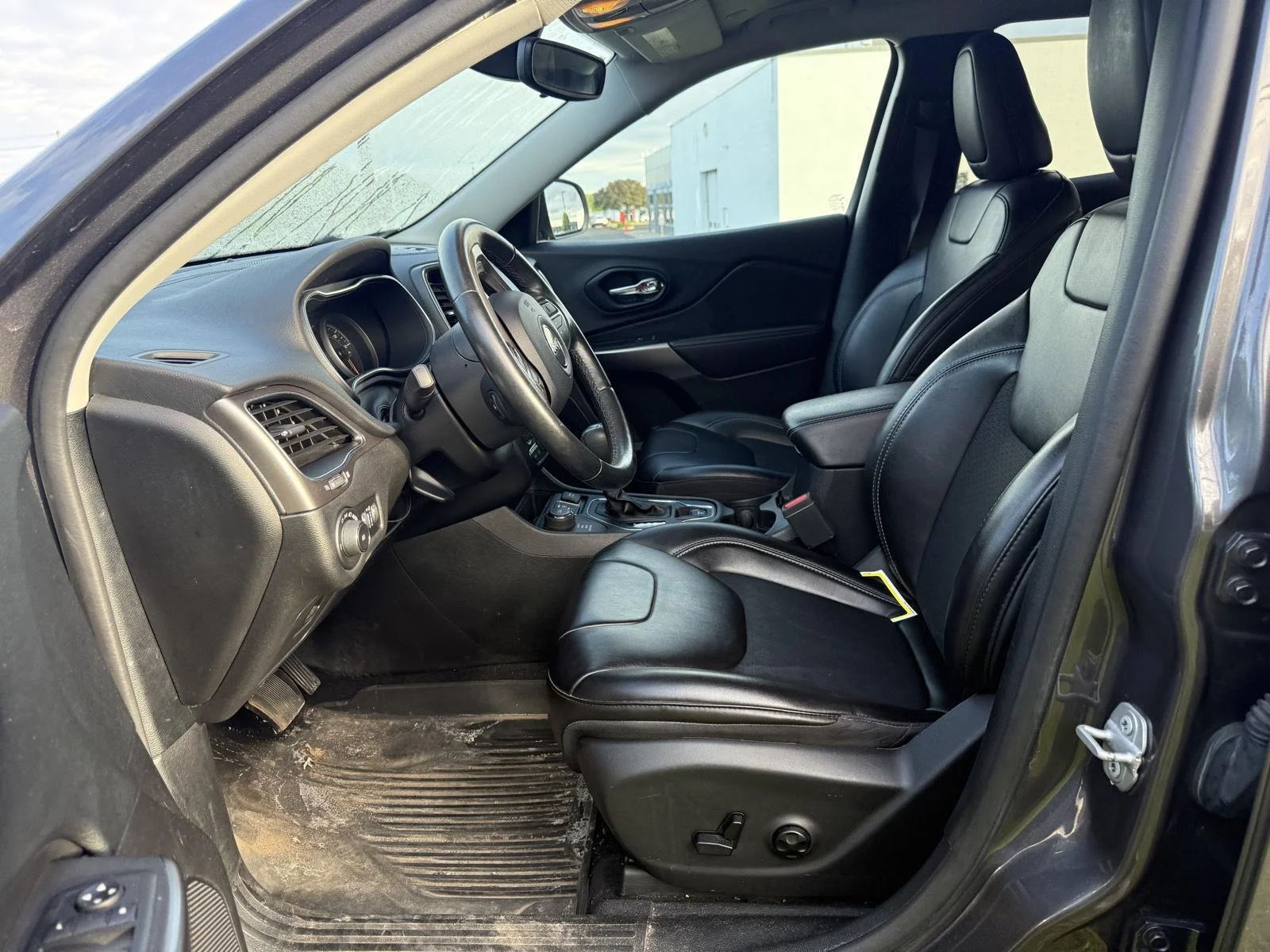 Used 2021 Gy Jeep Latitude Plus image 4