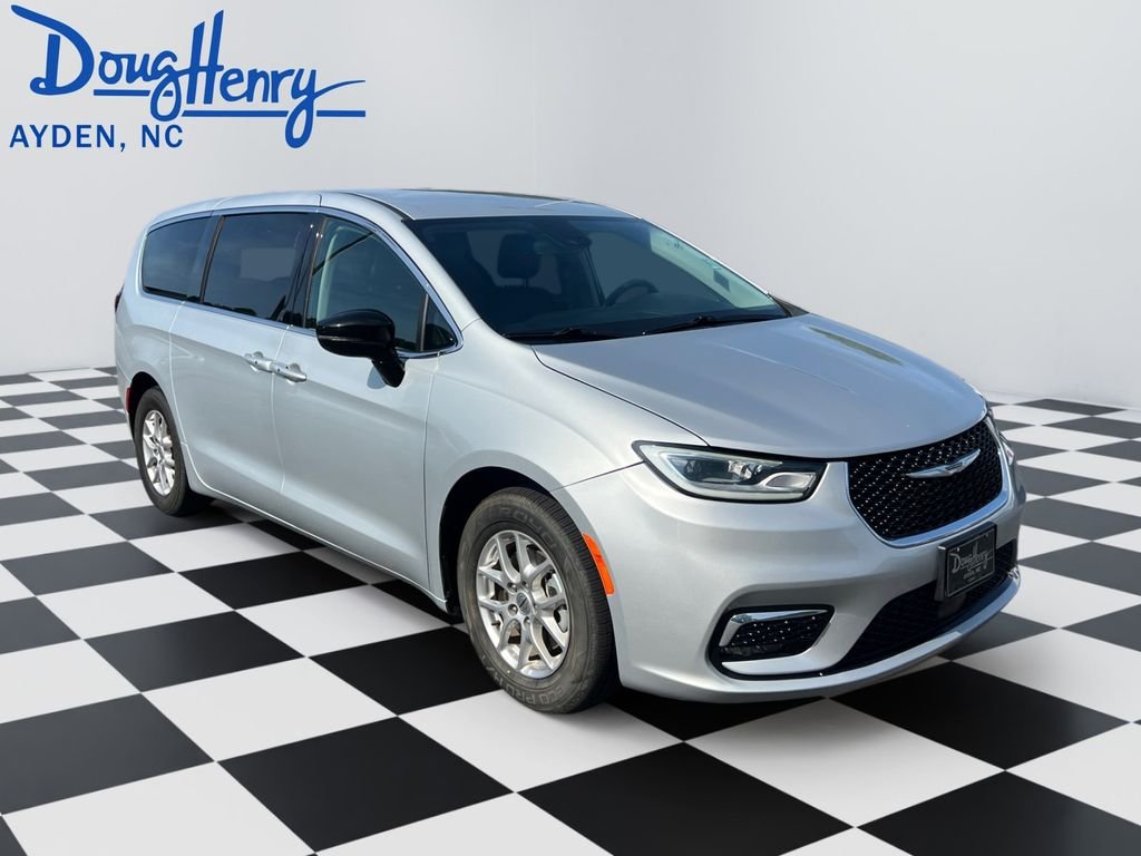 Used 2024 Silver Chrysler Touring L image 7