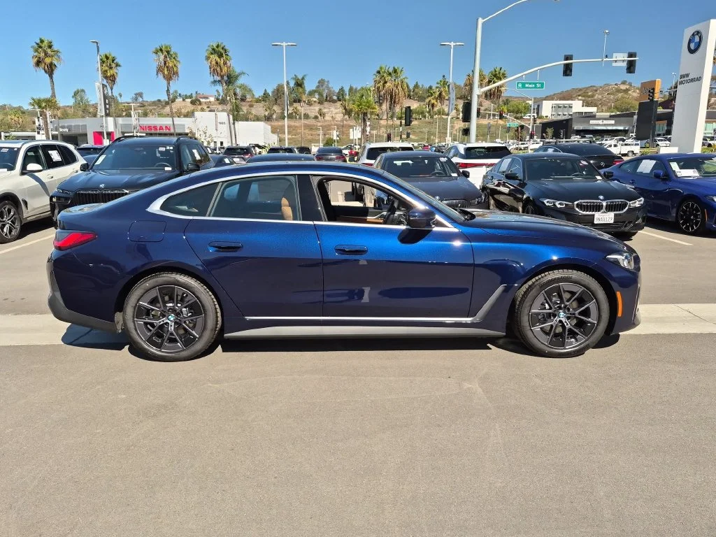 New 2026 Blue BMW eDrive40 image 3