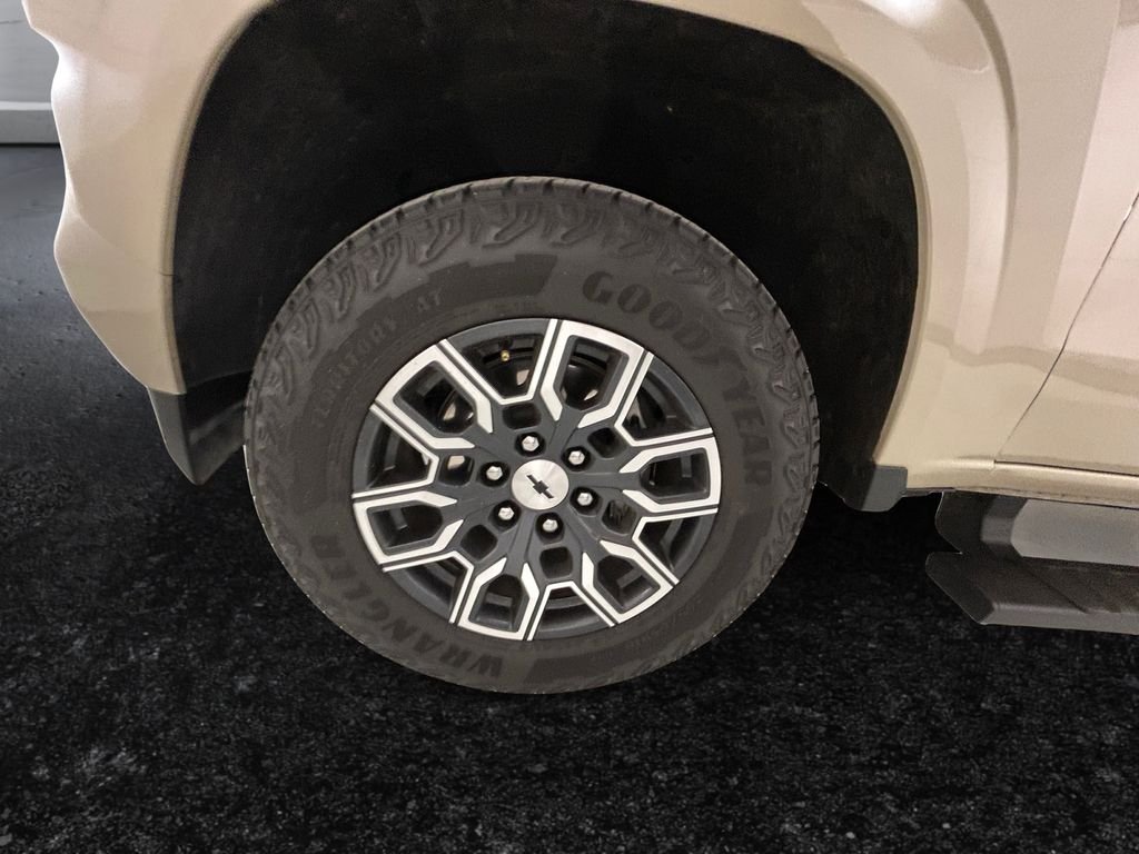 Used 2023 Beige Chevrolet Z71 image 27