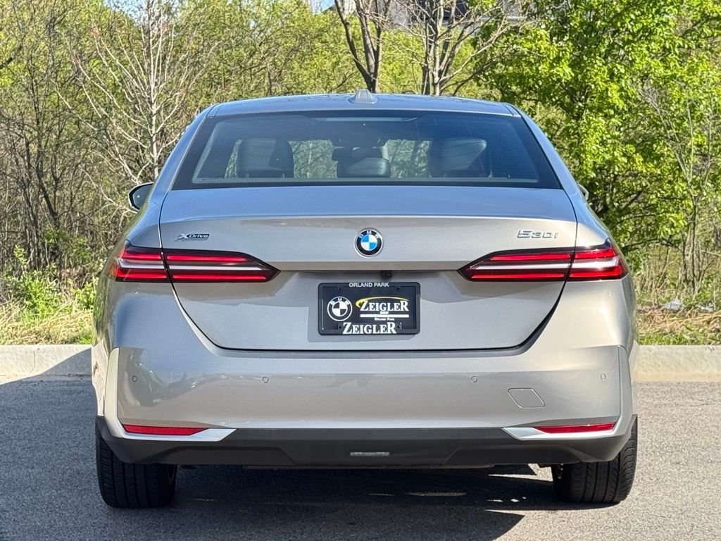 Used 2024 Gray BMW 530i xDrive image 5