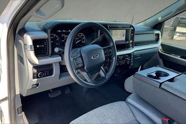 Used 2025 Oxford White Ford XLT image 37