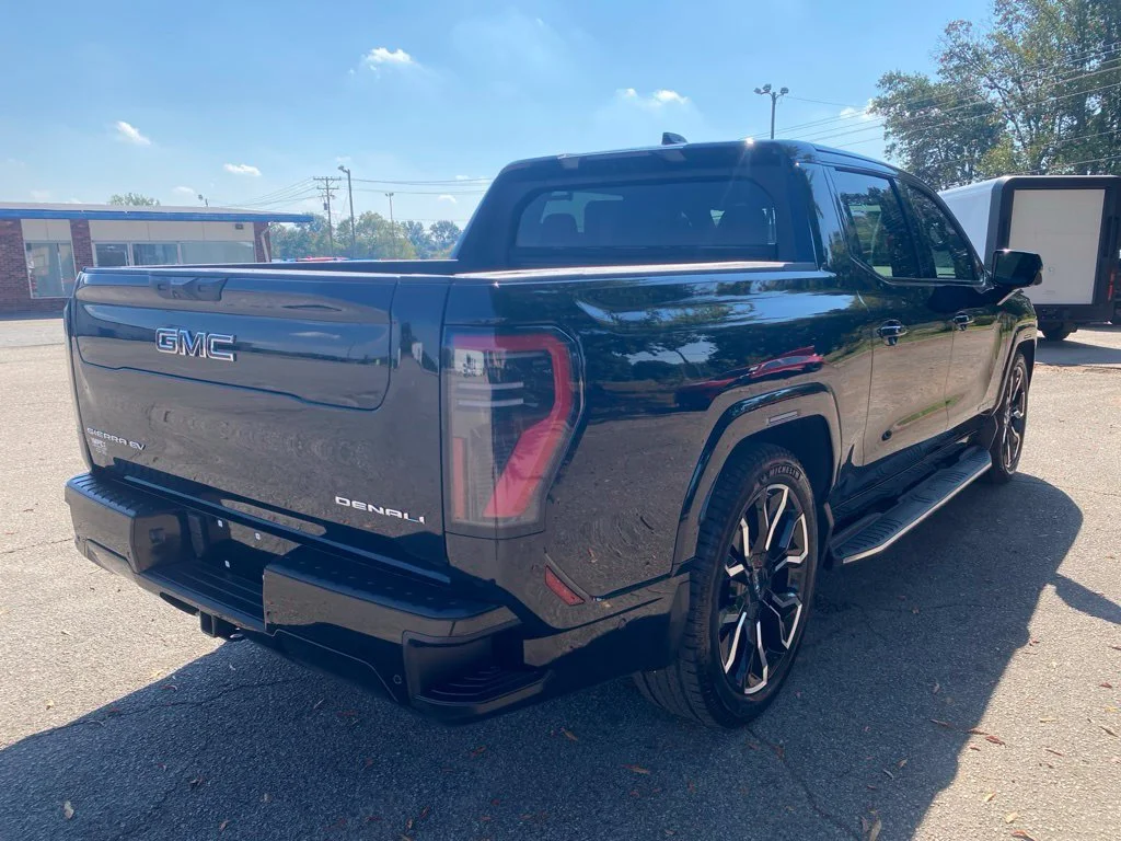 Used 2025 Onyx Black GMC Max Range Denali image 5