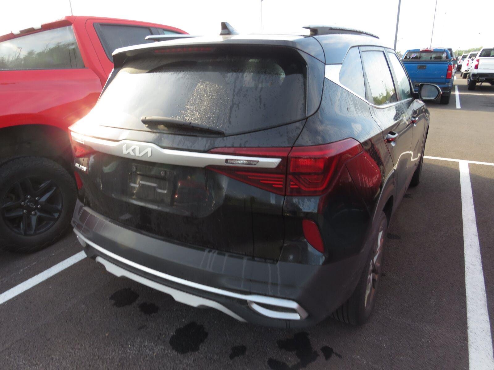 Used 2022 Cherry Black Kia S image 13