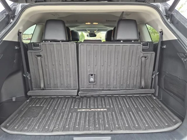 Used 2022 Gray Toyota XLE image 11