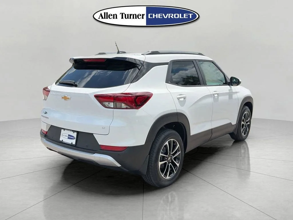 New 2026 Summit White Chevrolet LT image 4