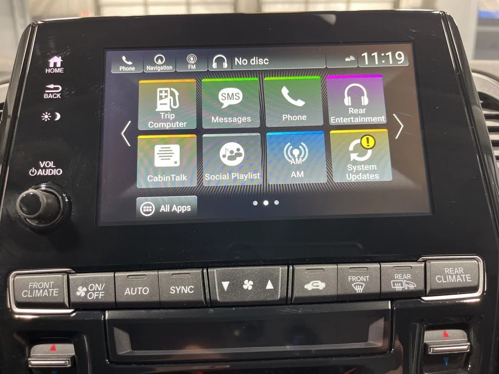 2024 Honda Odyssey Touring - Photo 18